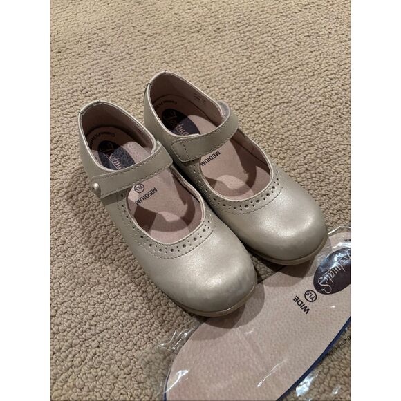 Footmates Emma Mary Jane’s soft gold 1.5y - Picture 3 of 9